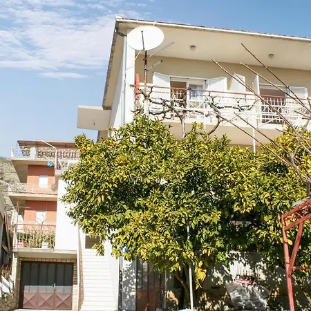 1 Bedroom Stunning In Seget Donji Trogir