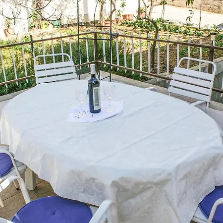 Apartment 1 Bedroom Stunning In Seget Donji *
