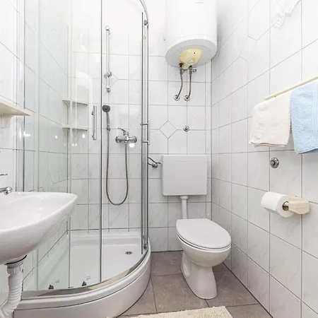1 Bedroom Stunning In Seget Donji Apartment